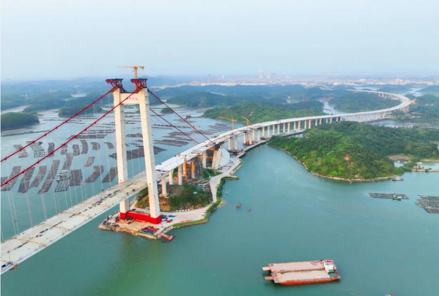 广西在建最长跨海大桥东辅航道桥实现贯通