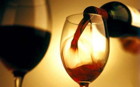 葡萄酒遇“双降”：进口烈酒市场争夺加剧