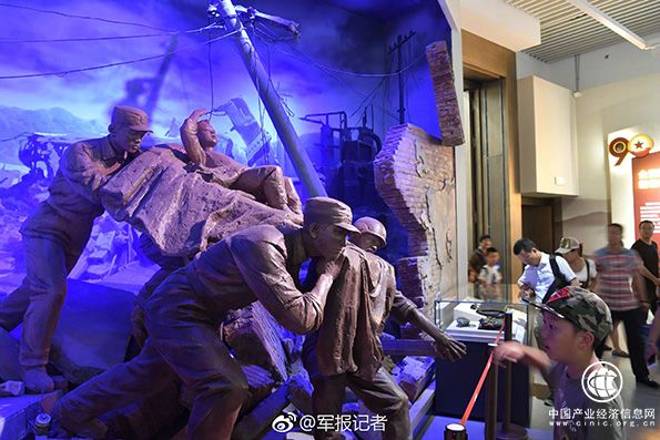 军事博物馆建军90周年主题展览开放,首日近3万