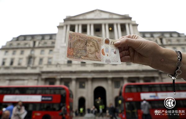 英国央行近10年来首次提加息，英镑对美元汇率触及1年高点  