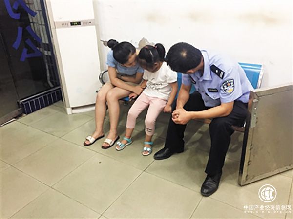 爸玩游戏妈追剧，重庆5岁女孩放学没人接被老师带去报警,最高可处五年以下徒刑