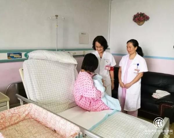 广州一产妇自己签字手术，仅局部麻醉1分钟取出胎心异常婴儿  