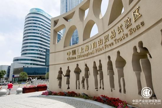 上海自贸区迎4周年，官方出版全国首本自贸区培训教材