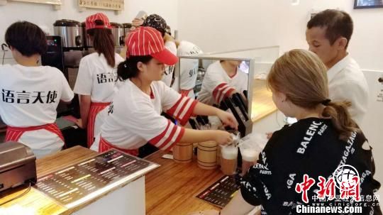 贵州“无声饮品”店让聋哑学生自食其力，为努力点赞