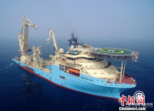 中国出口首艘超深水海工作业船在大连交付