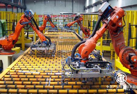 我国的工业机器人核心竞争力不强 需多方合力破瓶颈
