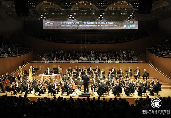 维也纳爱乐乐团来了,指挥尼尔森斯实力圈粉