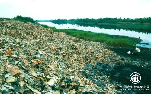 我国每年产生固体废物超100亿吨 污染防治形势