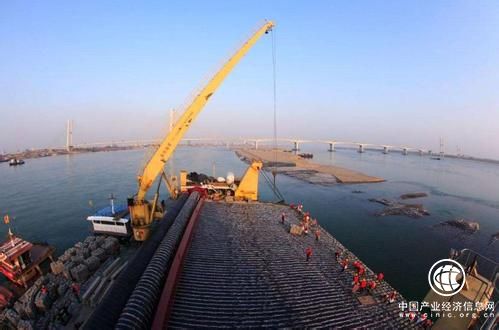 我国大力整治长江干线瓶颈航道 构建“水上高速公路”