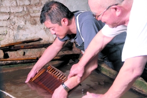 《百心百匠》广州首映 嘉宾一对一向匠人学习传统技艺