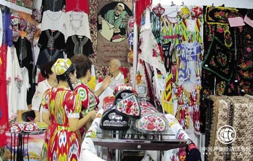 前3季度新疆口岸纺服出口同比增长23.3%
