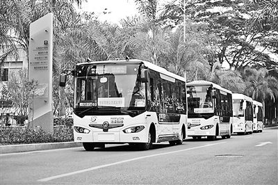 深圳现“无人驾驶公交车” 测试路线1.2公里 全程8分钟