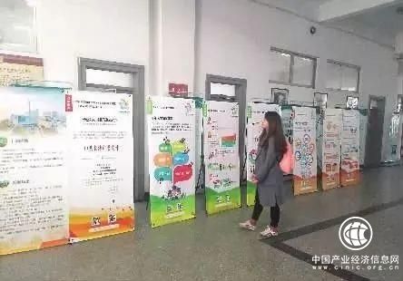 湖南大学，正举行“长沙人才新政进校园”活动。