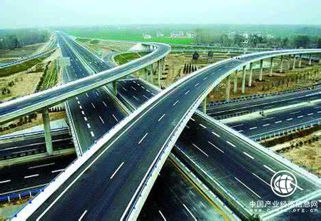 交通基础设施跨越式发展 “五纵五横”大通道基本贯通