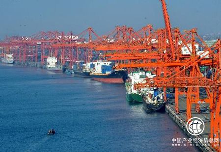 厦门港：对标世界一流 打造国际中转港
