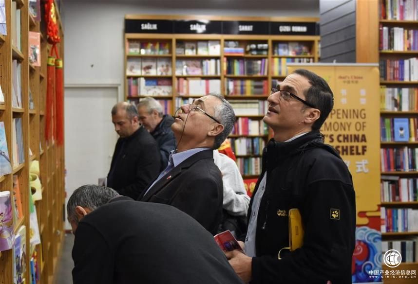 “中国书架”落户伊斯坦布尔书店，旨在深化两国文化交流
