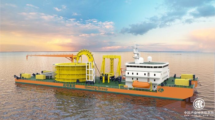 国内首制5000吨新型海底电缆施工船出坞