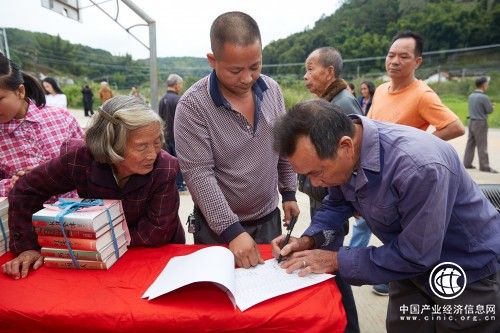 广州轩诚艺术品响应广州工商局扶贫献爱心活动