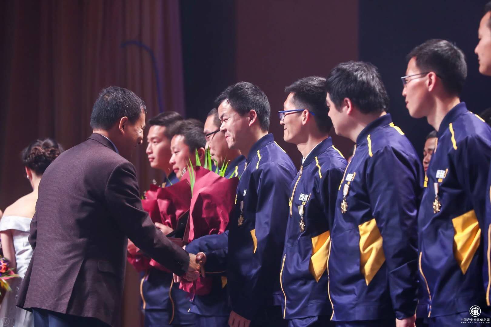 激励服务升级,德邦豪掷重金为优秀快递员发