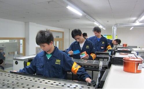 中国推行职业技能等级制度 壮大技能人才队伍
