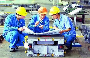 企业拥抱数智化 农民工如何转型高素质产业工人？