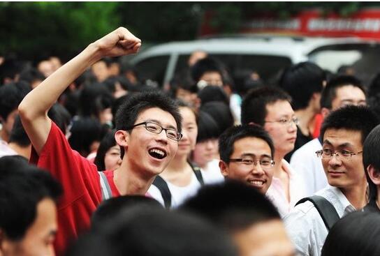 教育部：2025年全国高考报名人数1335万人