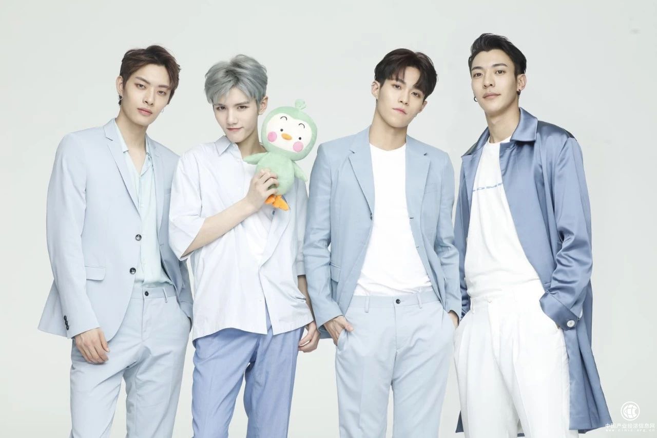 代广场首现百雀羚应援ONER广告,87年品牌和