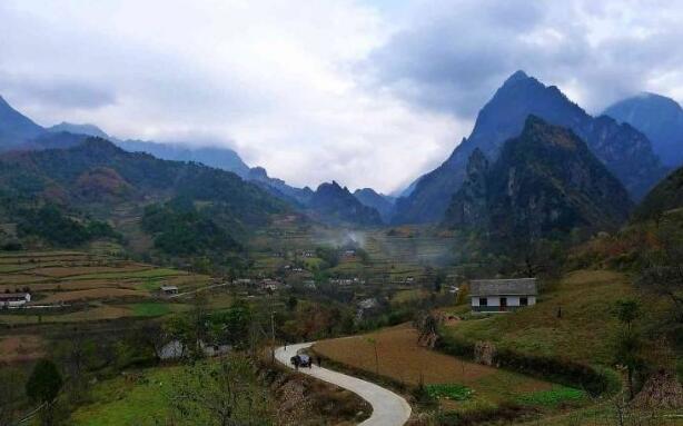 “绿、小、慢”的甘肃省两当县加速脱贫
