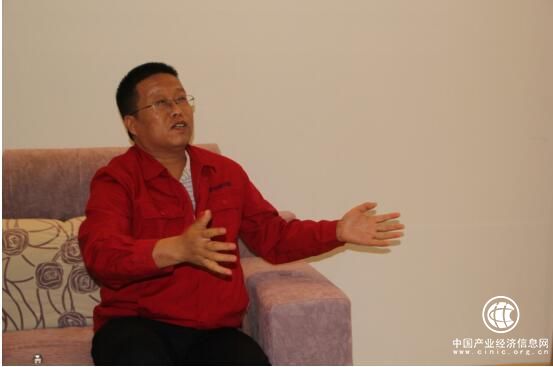 建功新时代 大漠筑通途