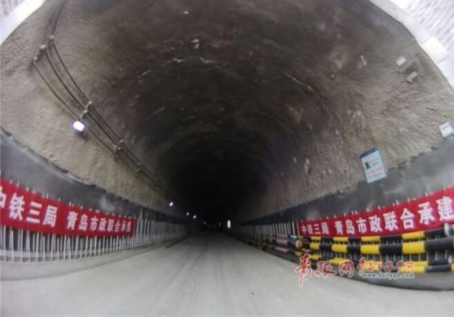 我国最深地铁海底隧道顺利贯通
