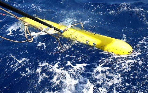 我国自主研发“海翼”号水下滑翔机在天津量产