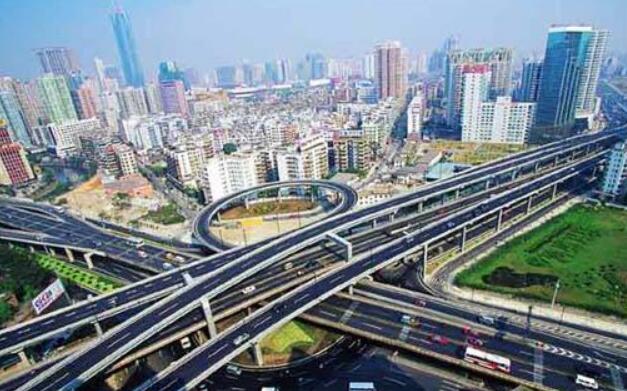 我国交通网络体系日益发达 为经济发展铺路架桥