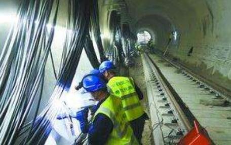 国内首条海底盾构地铁隧道主体完工