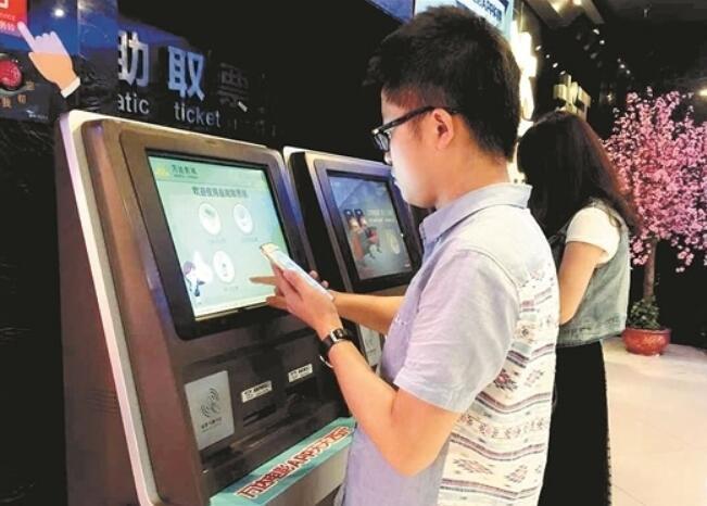 电影行业复苏态势向好 中国电影上半年净利同比最高预增近18倍