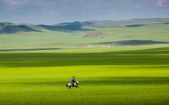 内蒙古锡林郭勒盟2亿多亩草原开始“春眠静养”