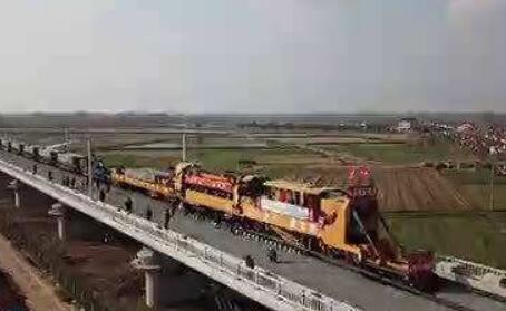 京雄城际铁路（北京段）开始全线铺轨
