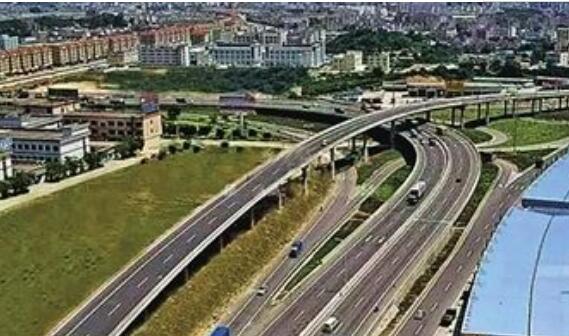 内蒙古2025年基本建成“四横十二纵”综合运输大通道