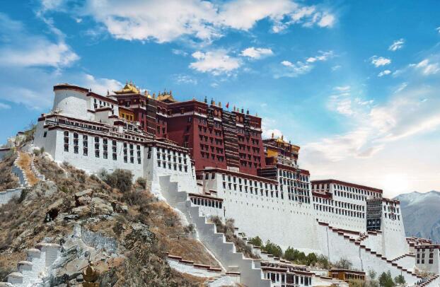 西藏布达拉宫文创馆开放 吸引游客纷至沓来