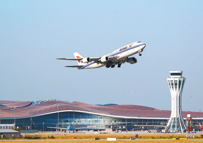 年旅客吞吐量达12.6亿人次 我国世界级机场群初具规模