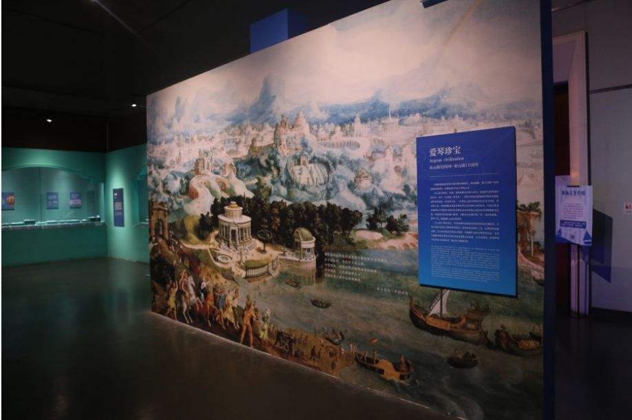暑日“打卡”博物馆特色展览 “文化消暑”成为假期出游新风尚
