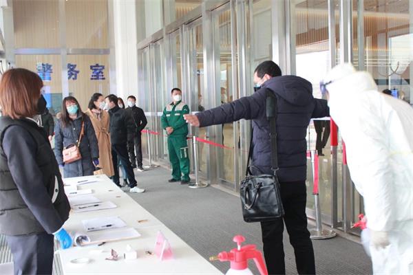 城阳区疫情防控与政务服务两手抓两不误