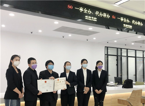 青岛城阳区跑出审批“加速度” “一事全办”窗口迎来首家办事企业