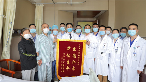 一次手术，同步换心肝！中山医院继亚洲首例“心肝联合移植”后，再创生命奇迹