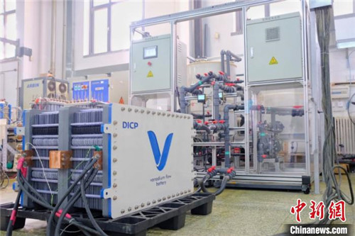 中国科学家研发出新一代全钒液流电池电堆