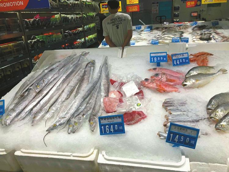 记者探访济南三文鱼销售情况 多数超市已停售 部分日料店仍在售