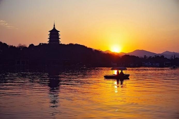“国家AAAAA级旅游景区”——杭州西湖