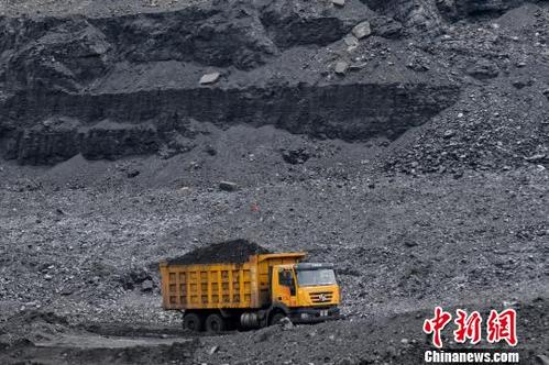中国在产千万吨级煤矿达52处 核定生产能力8.21亿吨/年