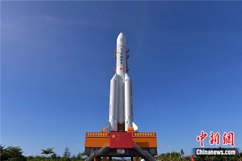 长征五号火箭垂直转运至发射区 近期择机实施中国首次火星探测