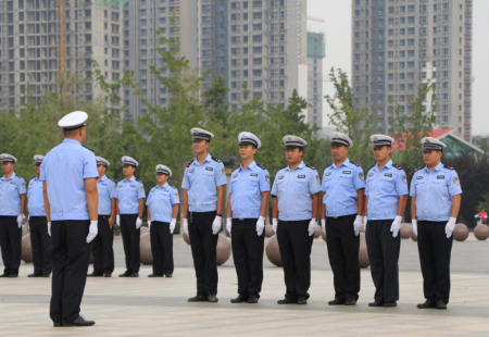 菏泽市开发区民警开展队列训练 展示公安良好风貌