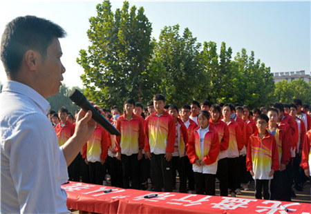 枣庄市第十一中学开展“勤俭节约 从我做起”社会实践活动